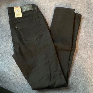 LEVIS • 711 Skinny Black